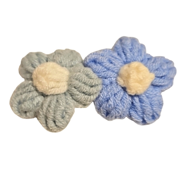 Hand Crafted TikTok Trend Hair Barrette Crocheted Puffy 2-Flowers Blue & White - Picture 7 of 17